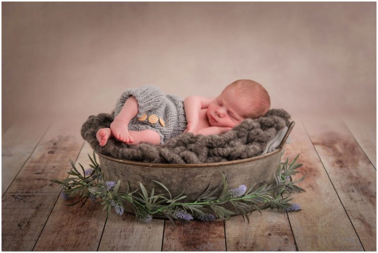 Neugeborenenfotografie –  Little boy – 9 Tage alt